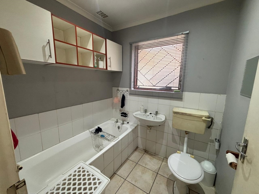 To Let 3 Bedroom Property for Rent in Rondevlei Park Western Cape